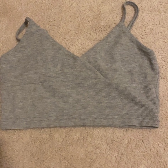 Grey crop with a overlap at the front - Picture 1 of 1